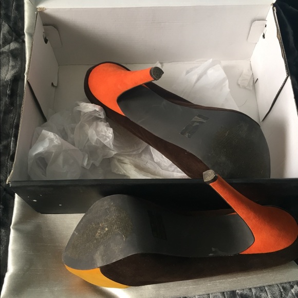 Cute abstract design heels - Picture 3 of 3